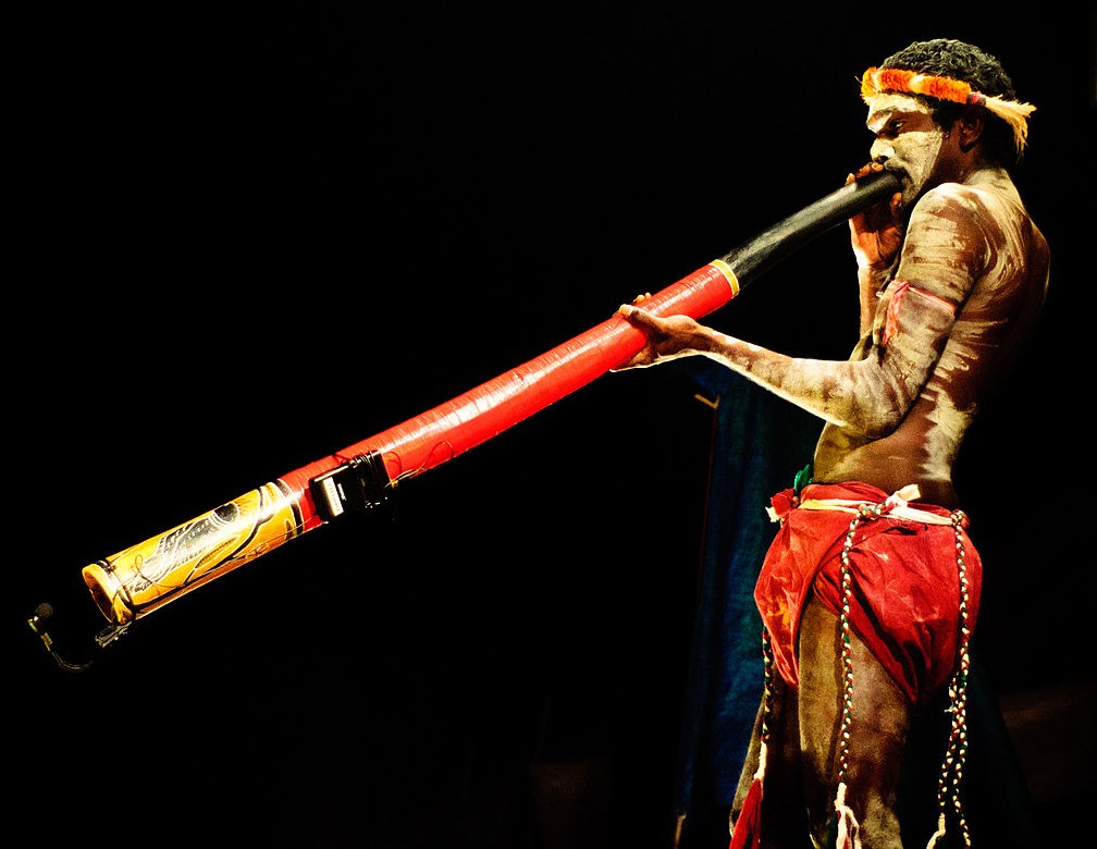 aboriginal-didgeridoo-player-e1451956216547